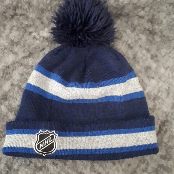 Toques & Gloves - Picture 3 of 6